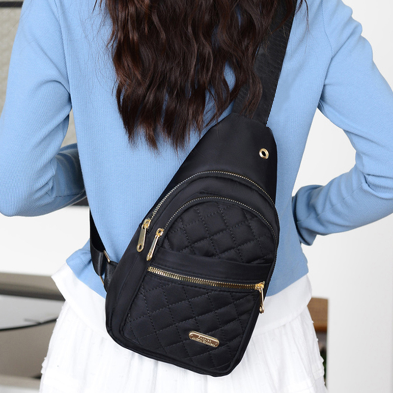 The neutral color shoulder bag - Photography Of A Man recension och pris