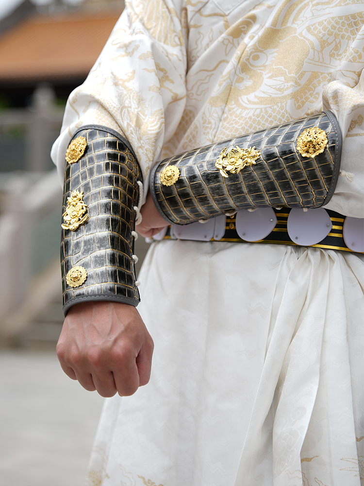Leather Ninja Warrior Swordsma - Photography Of A Man recension och pris